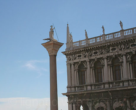 Arhitectura in piata san marco din venetia foto