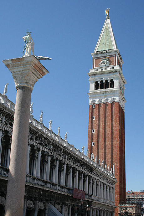 Turnul bazilicii san marco din venetia foto